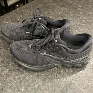Like NEW - Brooks Running Shoes